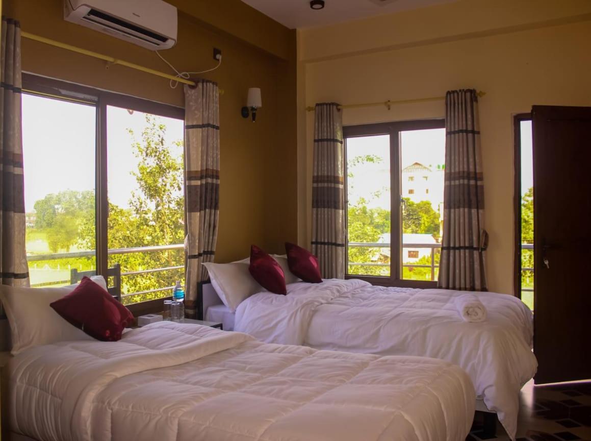 Hotel Flycatcher Chitwan- A Jungle Safari Home Sauraha Exterior photo