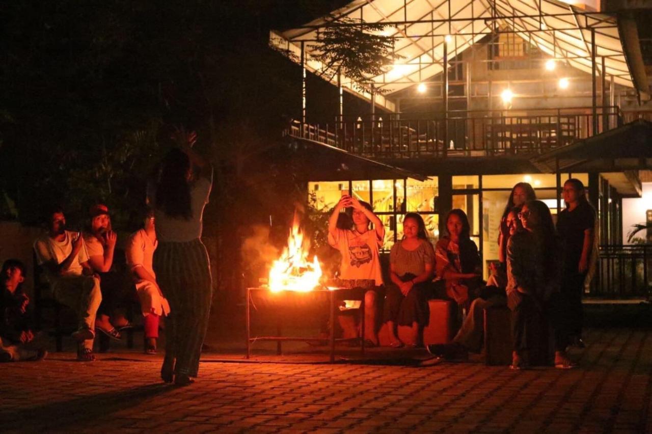 Hotel Flycatcher Chitwan- A Jungle Safari Home Sauraha Exterior photo