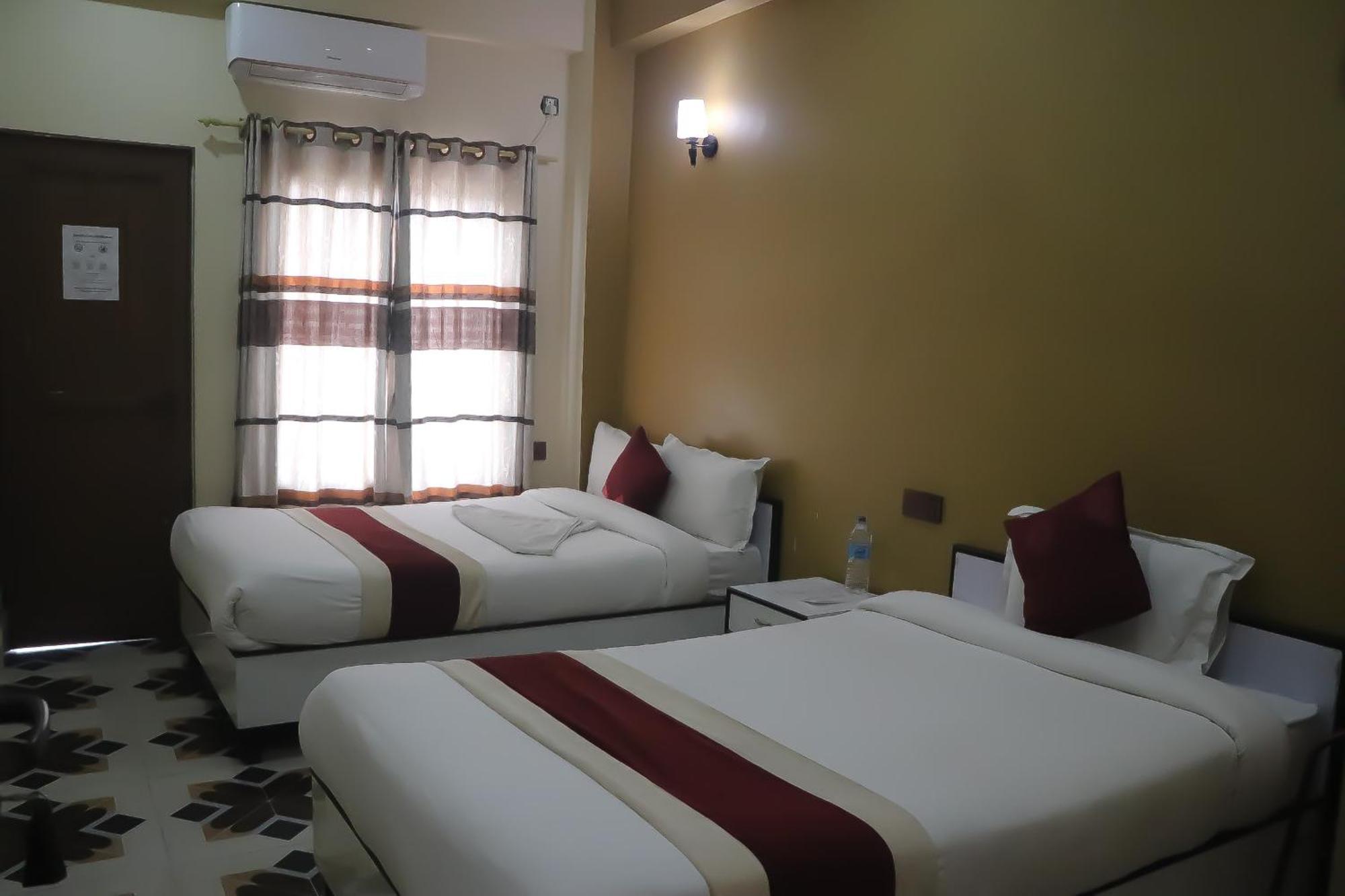 Hotel Flycatcher Chitwan- A Jungle Safari Home Sauraha Exterior photo