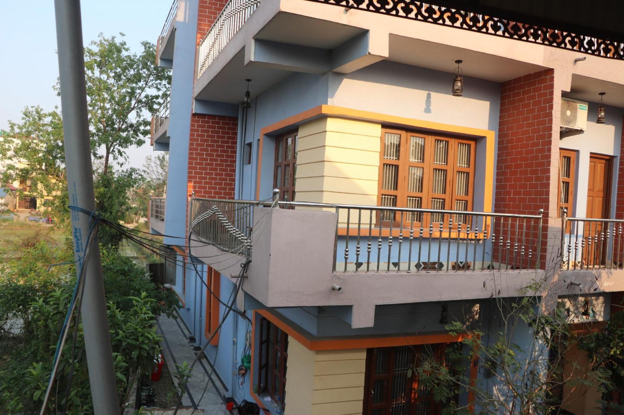 Hotel Flycatcher Chitwan- A Jungle Safari Home Sauraha Exterior photo